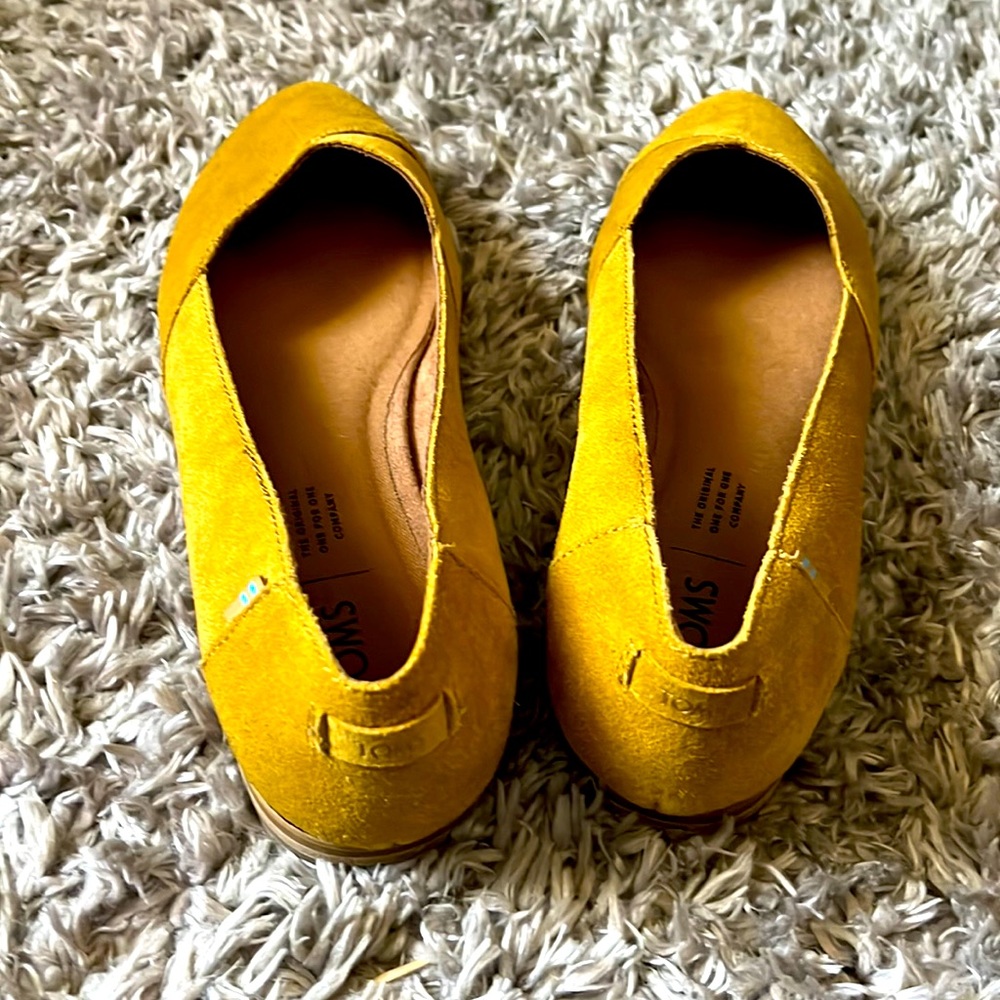 Toms yellow flats